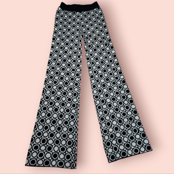 Holiday The Label Emma Mulholland Circle Check Knit Sweater Pants Set - Picture 3 of 11